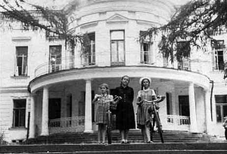 И. Н. Садыкова с дочерьми